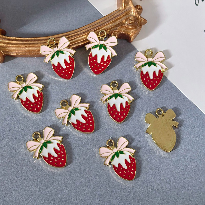 최신 100개/묶음 컬러 드롭 오일 만화 딸기 모양 금 - Men Accessories Locket 리뷰 및 가격
