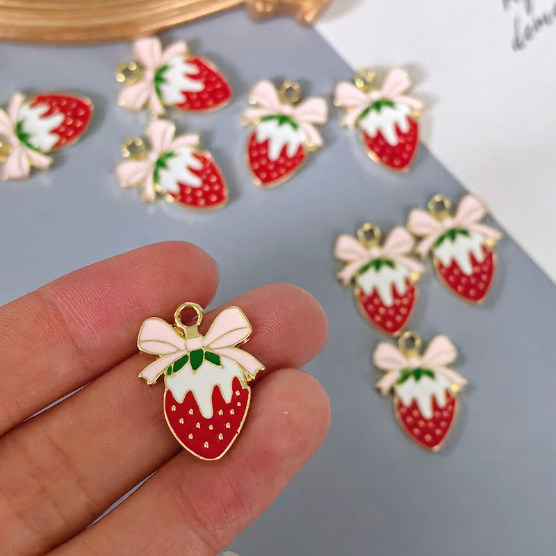 최신 100개/묶음 컬러 드롭 오일 만화 딸기 모양 금 - Men Accessories Locket 리뷰 및 가격