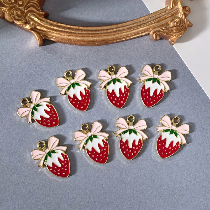 최신 100개/묶음 컬러 드롭 오일 만화 딸기 모양 금 - Men Accessories Locket 리뷰 및 가격